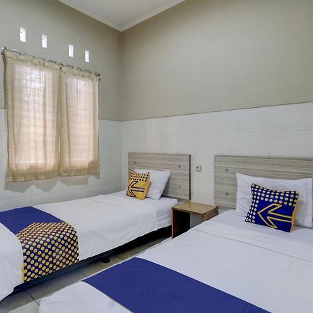 Oyo Life 90159 Puri Asoka Guest House Semarang Ngoại thất bức ảnh
