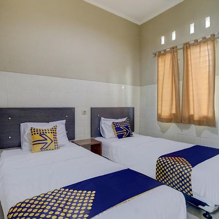 Oyo Life 90159 Puri Asoka Guest House Semarang Ngoại thất bức ảnh