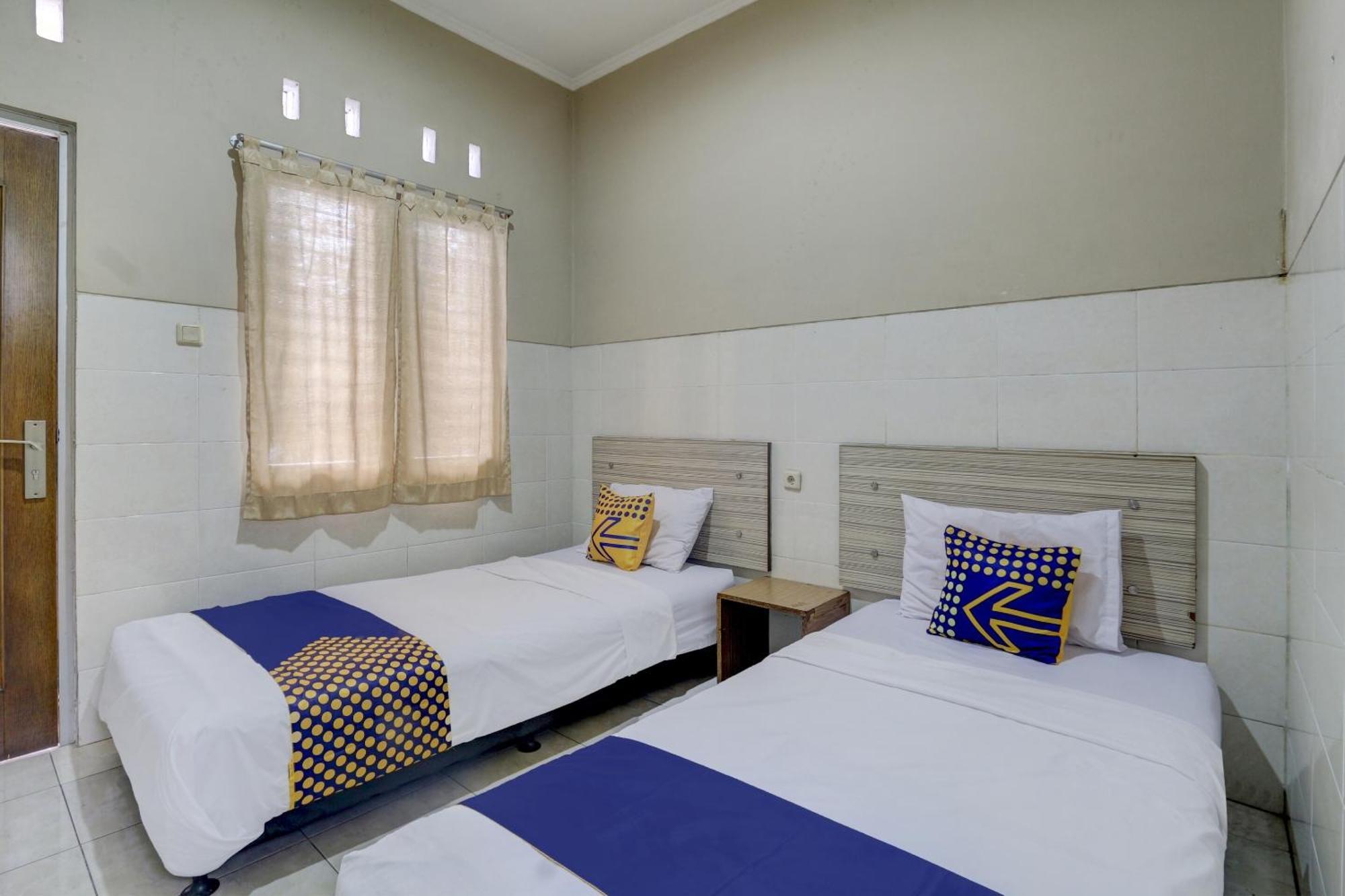 Oyo Life 90159 Puri Asoka Guest House Semarang Ngoại thất bức ảnh