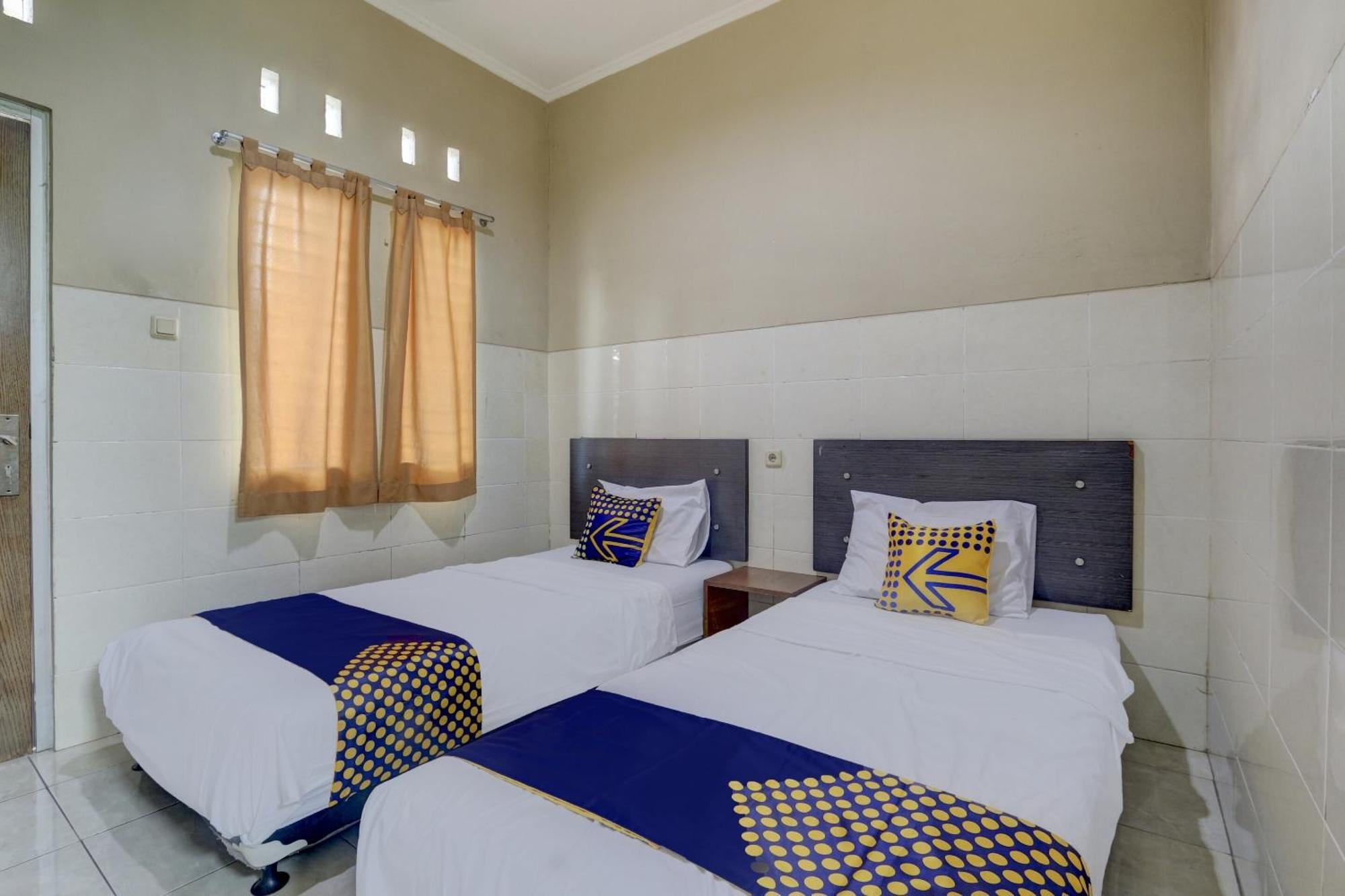 Oyo Life 90159 Puri Asoka Guest House Semarang Ngoại thất bức ảnh