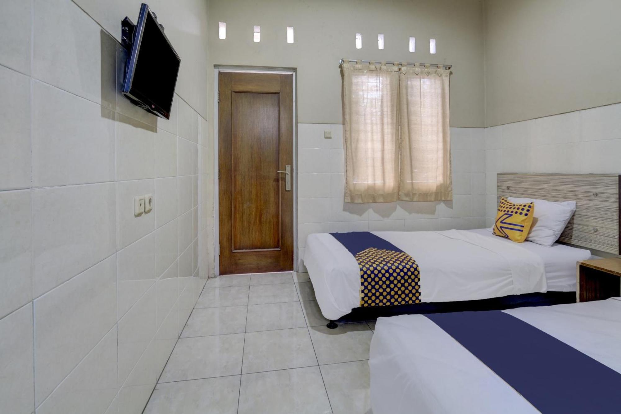 Oyo Life 90159 Puri Asoka Guest House Semarang Ngoại thất bức ảnh