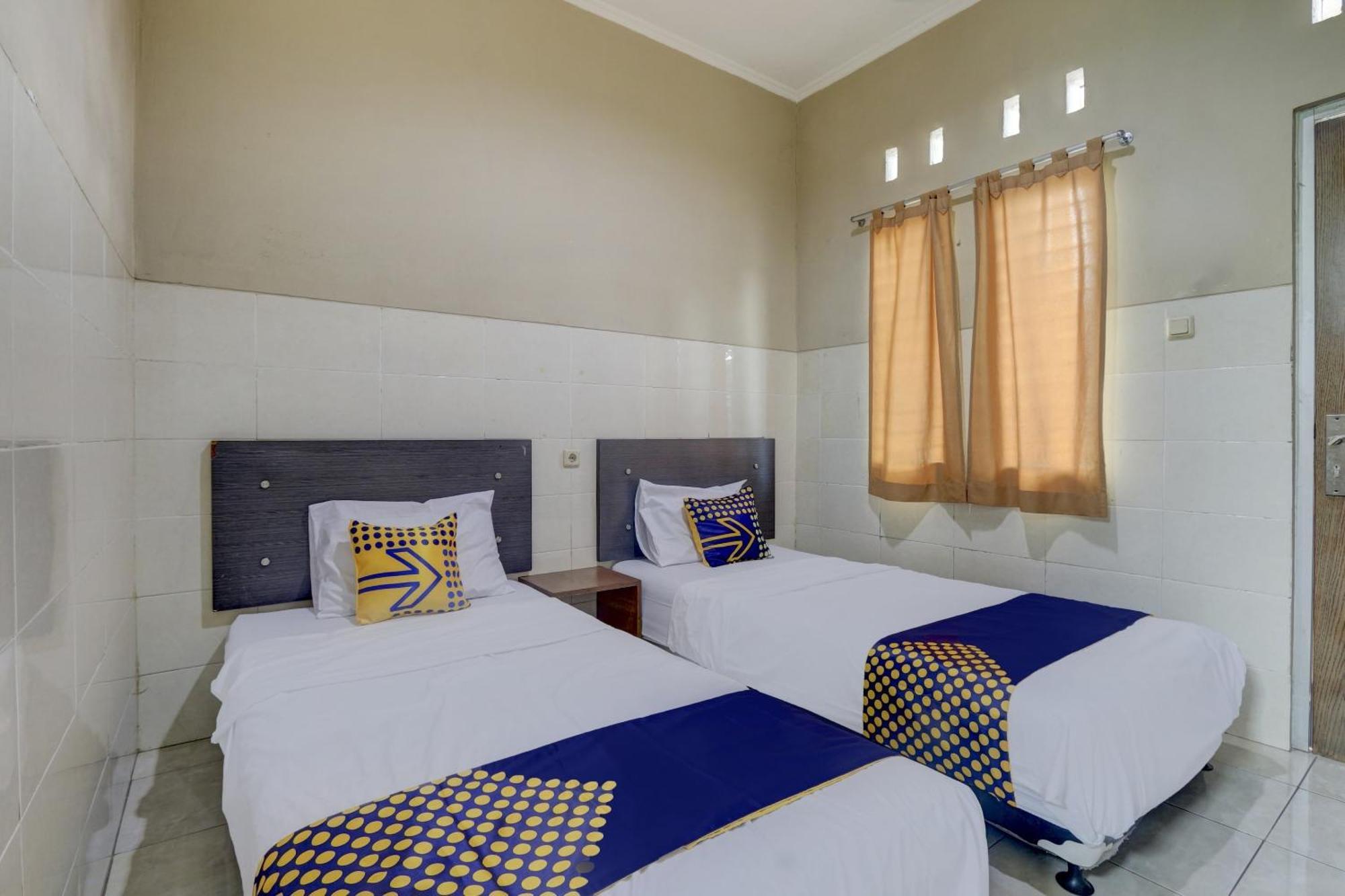 Oyo Life 90159 Puri Asoka Guest House Semarang Ngoại thất bức ảnh