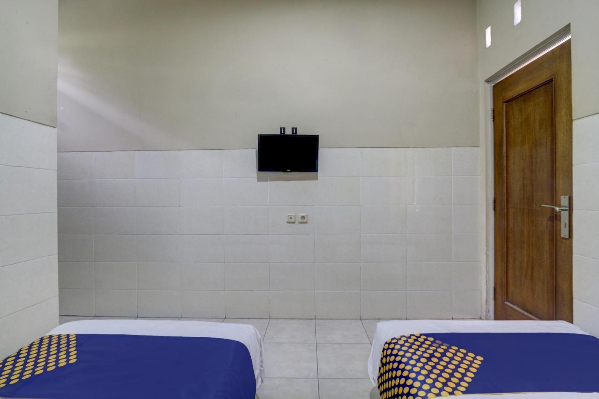 Oyo Life 90159 Puri Asoka Guest House Semarang Ngoại thất bức ảnh