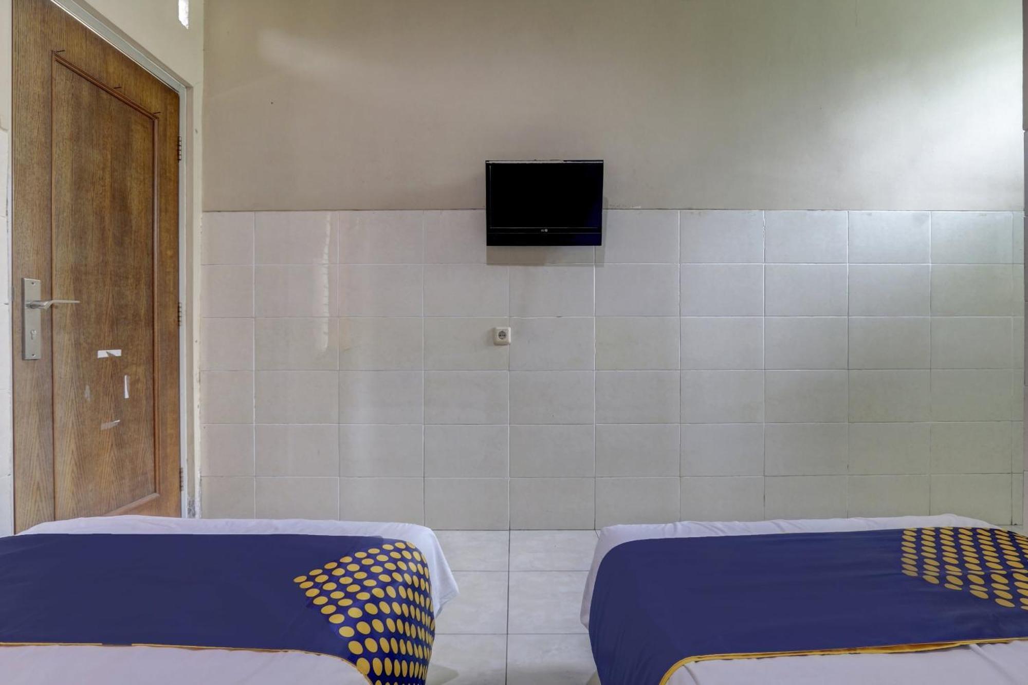 Oyo Life 90159 Puri Asoka Guest House Semarang Ngoại thất bức ảnh